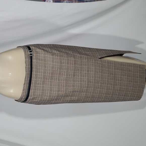 Midi skirt with front side split. Size 12 - Picture 3 of 13